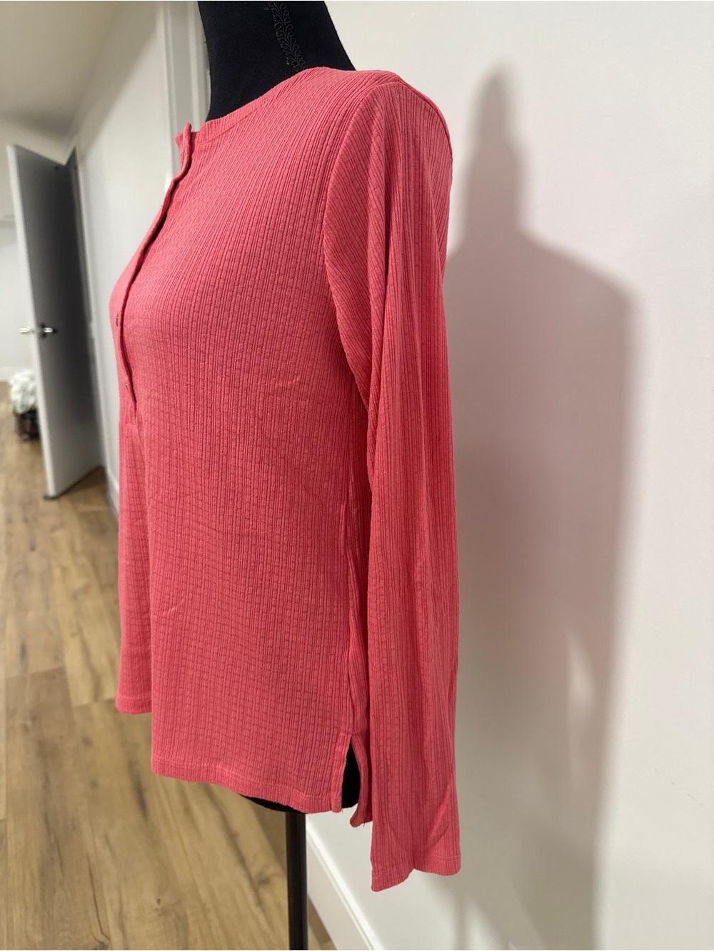 3 for $25 G.H. Bass & Co. Women Ribbed Henley Long Sleeve Top Coral Soft Cozy XS - Picture 2 of 6